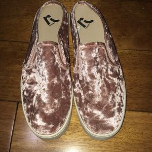 BRAND NEW REPORT CRUSHED VELVET SLIP ON SIZE 8.5